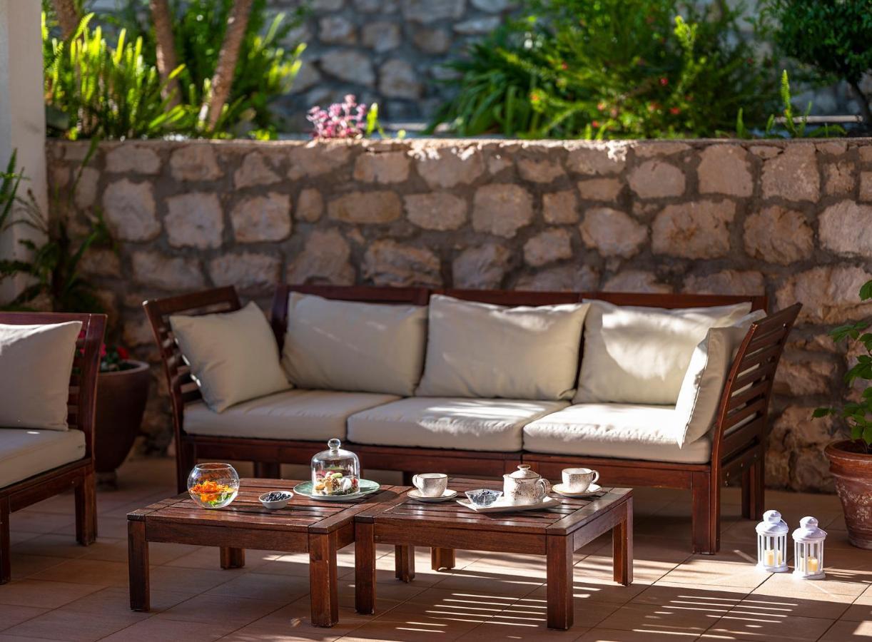 Hotel Sun Gardens Dubrovnik Orasac Esterno foto A typical patio