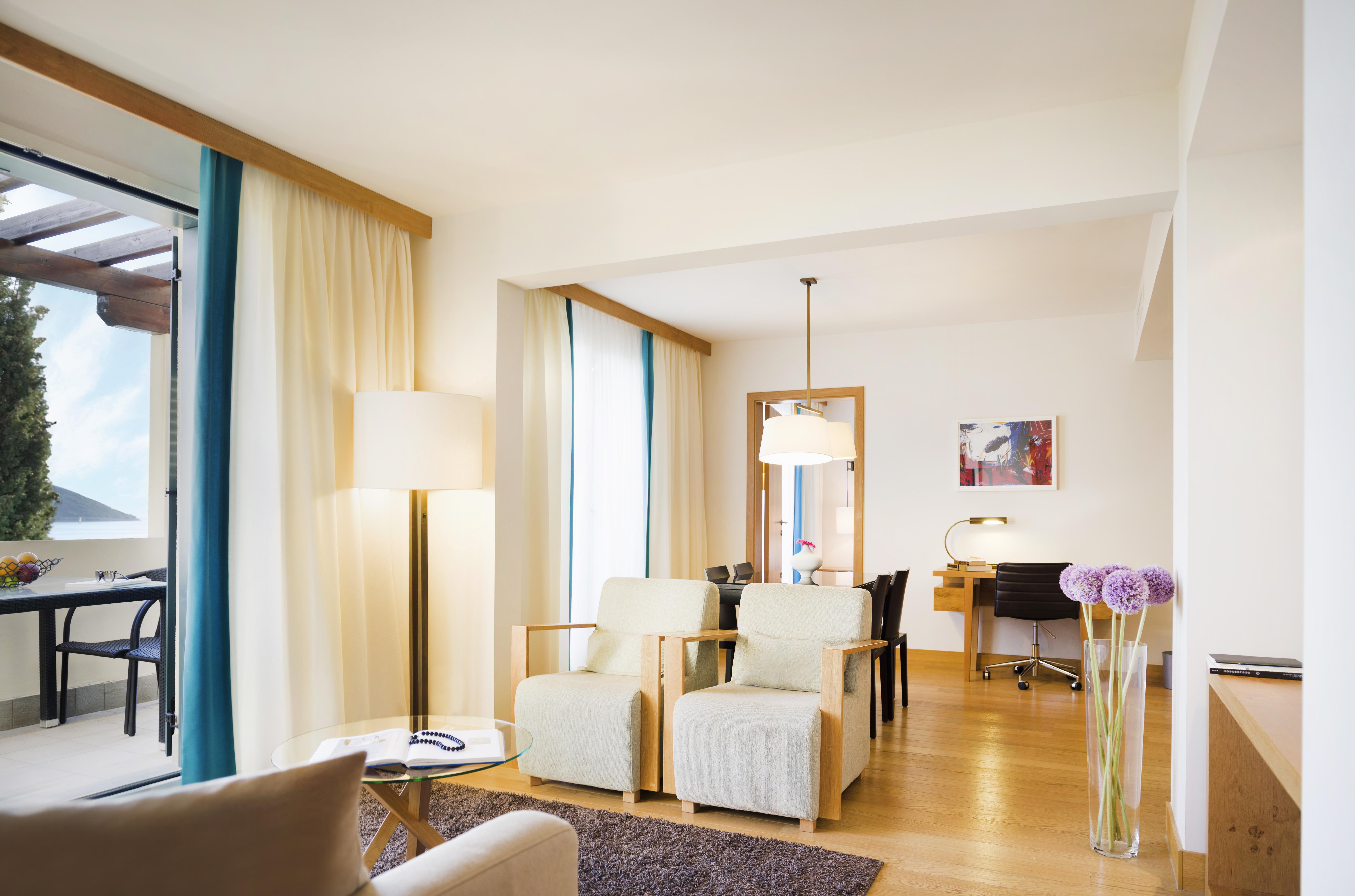 Hotel Sun Gardens Dubrovnik Orasac Esterno foto A suite at the Hotel de la Paix