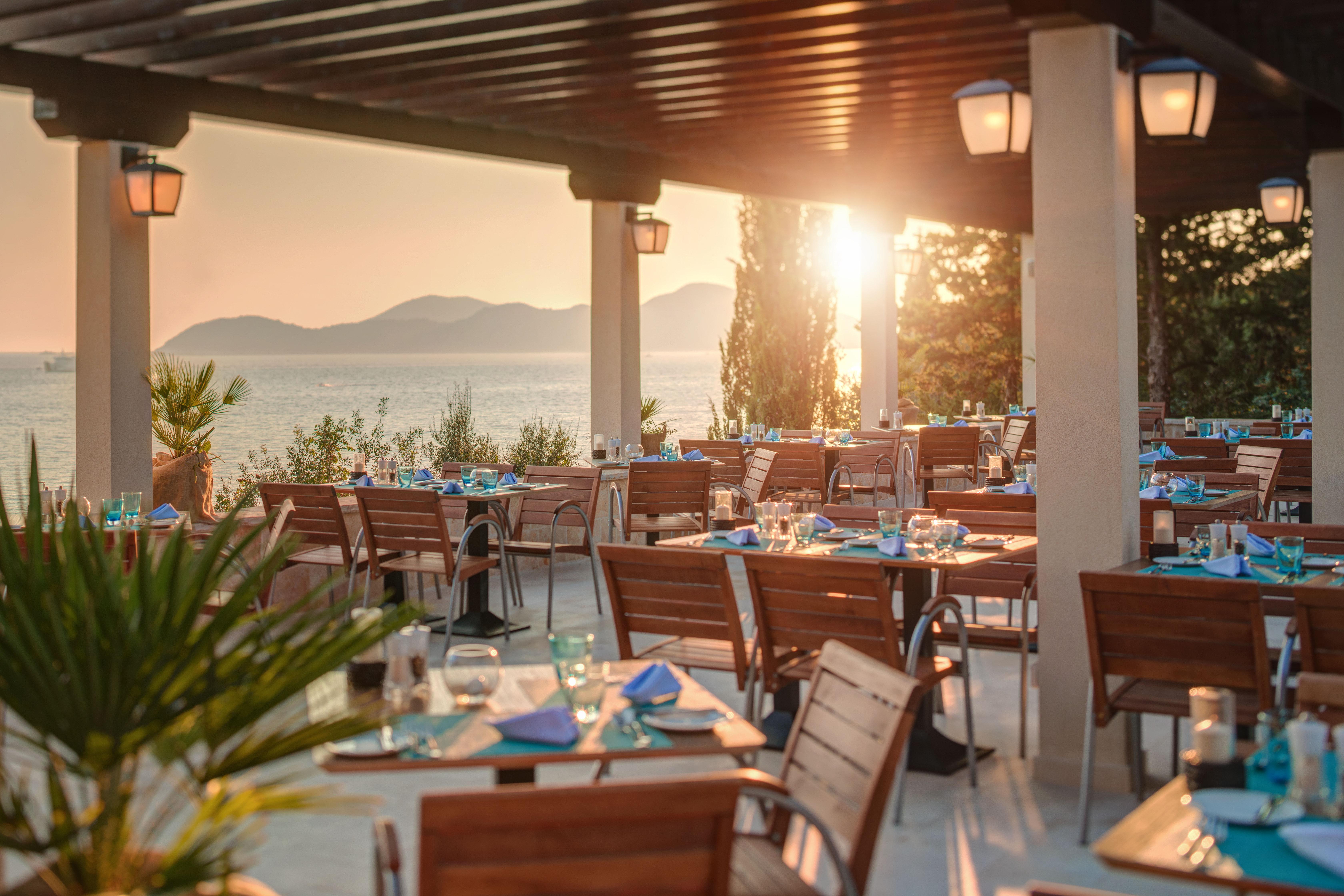 Hotel Sun Gardens Dubrovnik Orasac Esterno foto The restaurant at the hotel