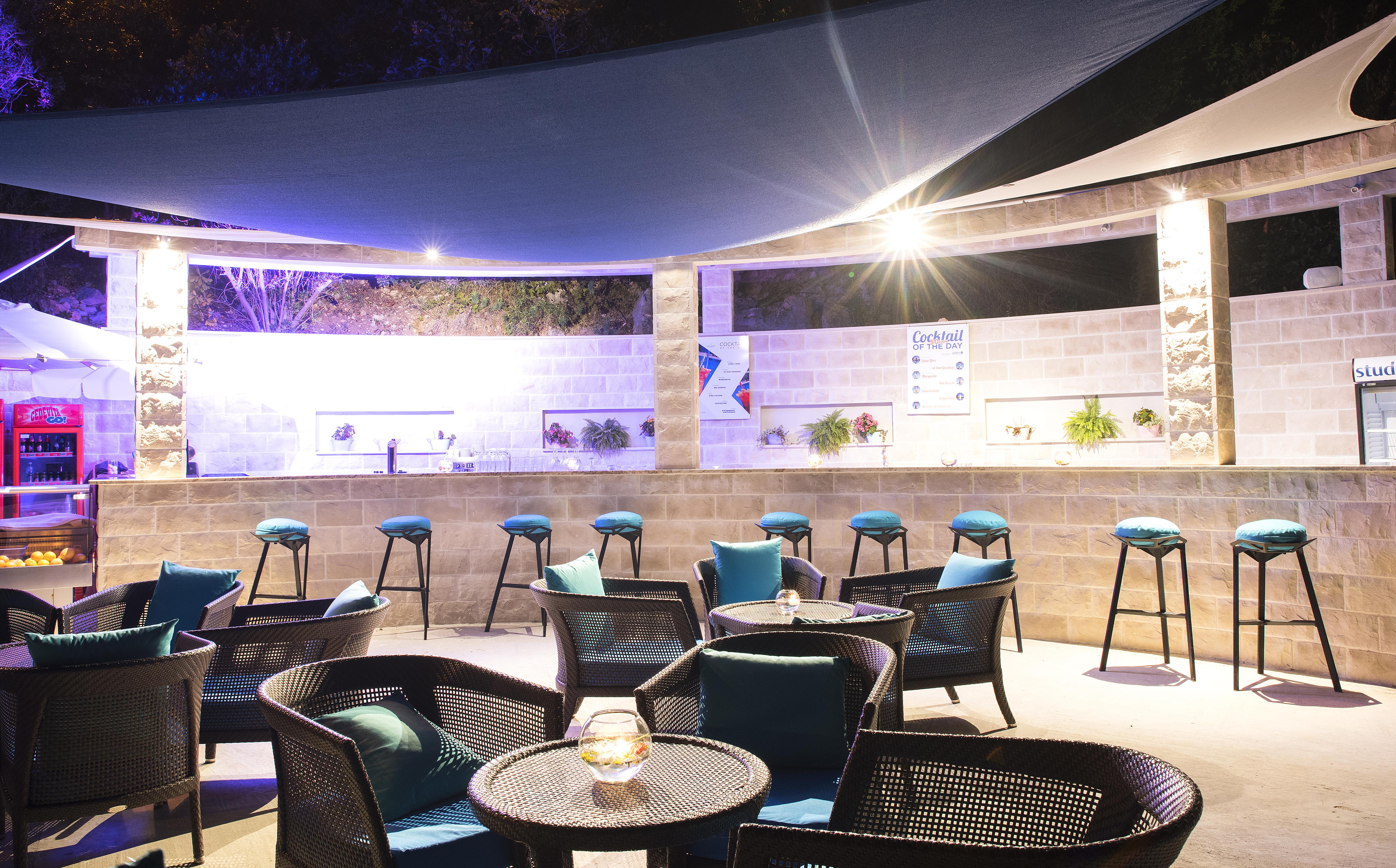 Hotel Sun Gardens Dubrovnik Orasac Esterno foto The bar at the pool
