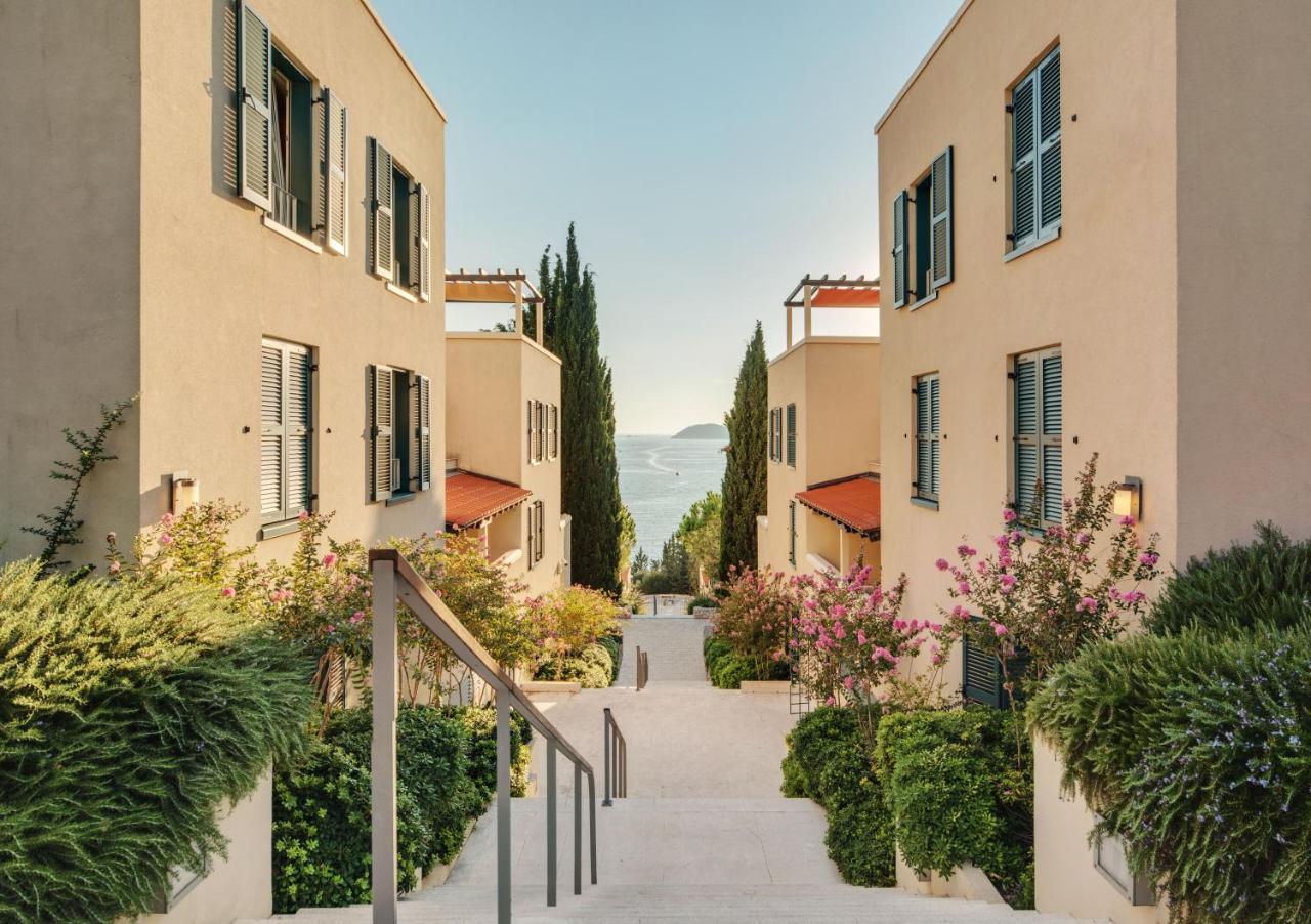 Hotel Sun Gardens Dubrovnik Orasac Esterno foto Residential complex in the village